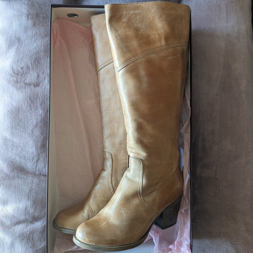 DUO TAN  Knee High boots 9 W (new)